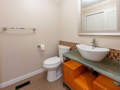 3782 Douglas Ridge Link Se, Calgary, AB - Indoor Photo Showing Bathroom