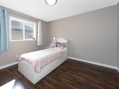 3782 Douglas Ridge Link Se, Calgary, AB - Indoor Photo Showing Bedroom