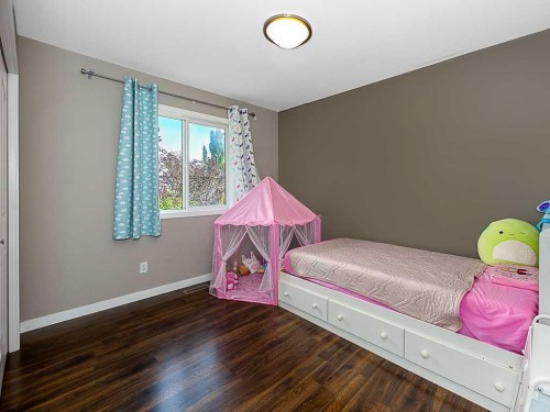 3782 Douglas Ridge Link Se, Calgary, AB - Indoor Photo Showing Bedroom