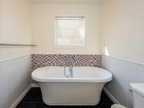 3782 Douglas Ridge Link Se, Calgary, AB - Indoor Photo Showing Bathroom