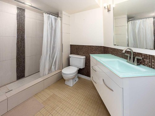3782 Douglas Ridge Link Se, Calgary, AB - Indoor Photo Showing Bathroom