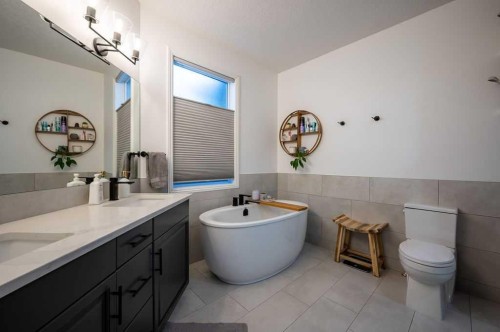 98 Chapala Grove Se, Calgary, AB - Indoor Photo Showing Bathroom