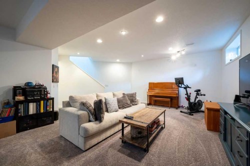 98 Chapala Grove Se, Calgary, AB - Indoor