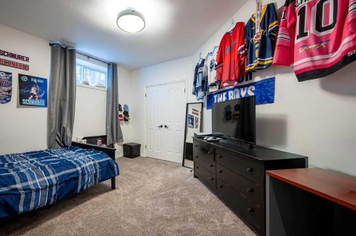 98 Chapala Grove Se, Calgary, AB - Indoor Photo Showing Bedroom