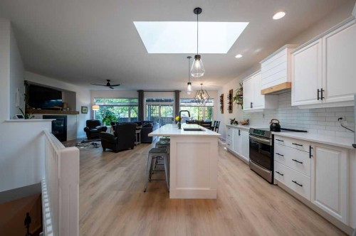 98 Chapala Grove Se, Calgary, AB - Indoor Photo Showing Kitchen