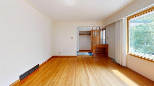 712 55 Avenue Sw, Calgary, AB - Indoor Photo Showing Other Room