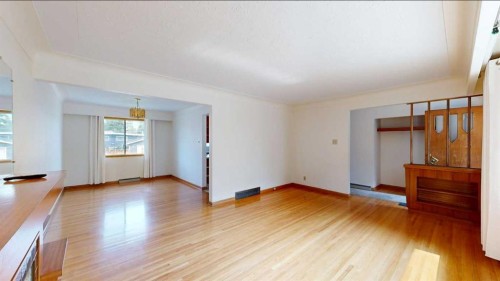 712 55 Avenue Sw, Calgary, AB - Indoor Photo Showing Other Room