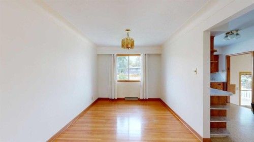 712 55 Avenue Sw, Calgary, AB - Indoor Photo Showing Other Room