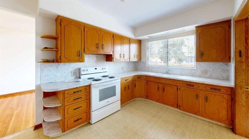712 55 Avenue Sw, Calgary, AB - Indoor Photo Showing Kitchen