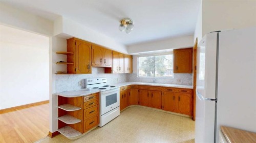 712 55 Avenue Sw, Calgary, AB - Indoor Photo Showing Kitchen