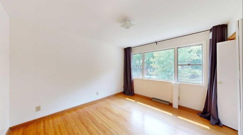 712 55 Avenue Sw, Calgary, AB - Indoor Photo Showing Other Room