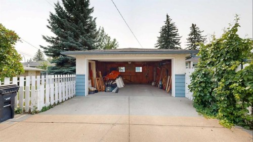 712 55 Avenue Sw, Calgary, AB - Outdoor With Exterior