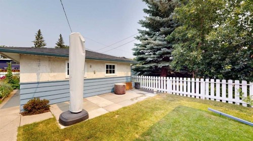 712 55 Avenue Sw, Calgary, AB - Outdoor