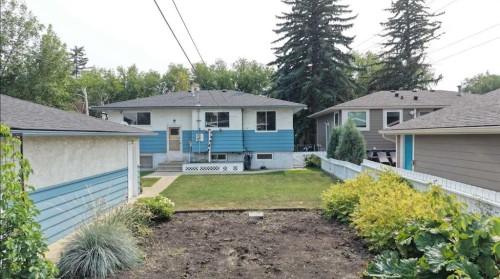 712 55 Avenue Sw, Calgary, AB - Outdoor