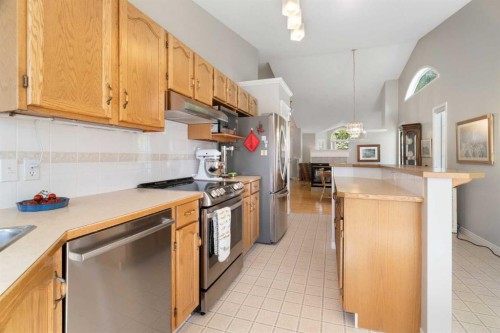 71 Scotia Landing Nw, Calgary, AB - Indoor Photo Showing Kitchen