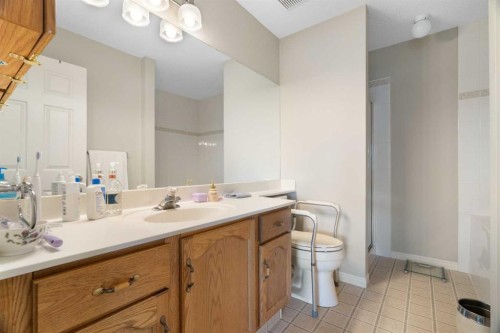 71 Scotia Landing Nw, Calgary, AB - Indoor Photo Showing Bathroom