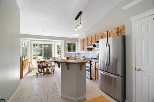 71 Scotia Landing Nw, Calgary, AB - Indoor Photo Showing Kitchen