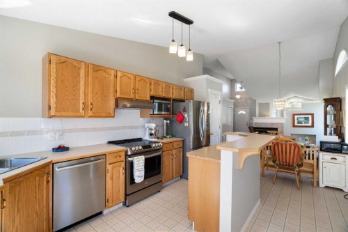 71 Scotia Landing Nw, Calgary, AB - Indoor Photo Showing Kitchen