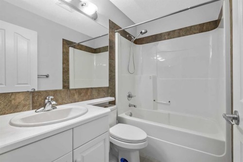 123 Cranwell Close Se, Calgary, AB - Indoor Photo Showing Bathroom