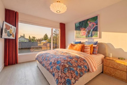 422 6A Street Ne, Calgary, AB - Indoor Photo Showing Bedroom