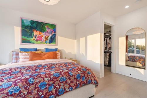 422 6A Street Ne, Calgary, AB - Indoor Photo Showing Bedroom