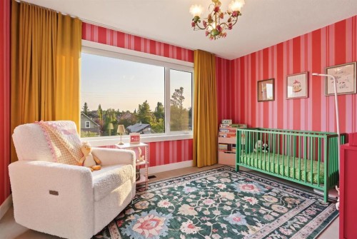 422 6A Street Ne, Calgary, AB - Indoor Photo Showing Other Room