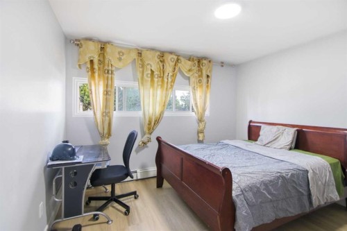 205-8231 Elbow, Calgary, AB - Indoor Photo Showing Bedroom