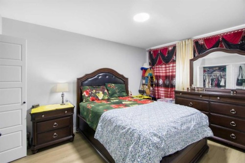 205-8231 Elbow, Calgary, AB - Indoor Photo Showing Bedroom