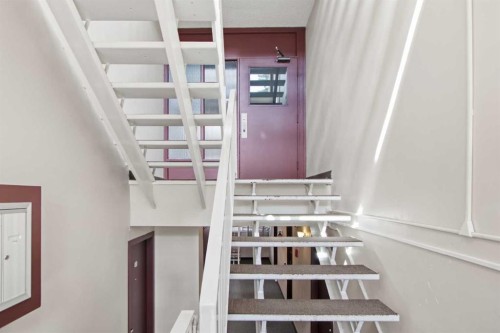 205-8231 Elbow, Calgary, AB - Indoor Photo Showing Other Room