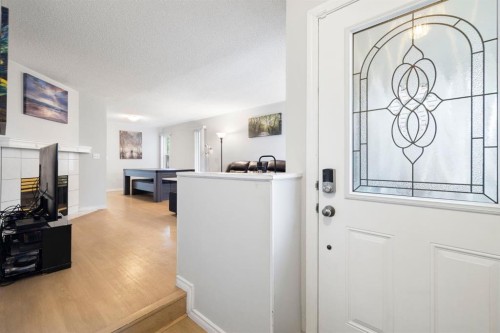 76 Douglas Ridge Close Se, Calgary, AB - Indoor Photo Showing Other Room