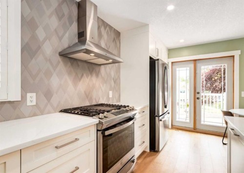 6 Vandoos Villas Nw, Calgary, AB - Indoor Photo Showing Kitchen With Upgraded Kitchen