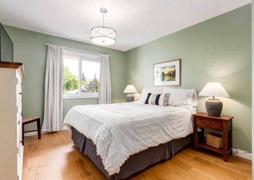 6 Vandoos Villas Nw, Calgary, AB - Indoor Photo Showing Bedroom