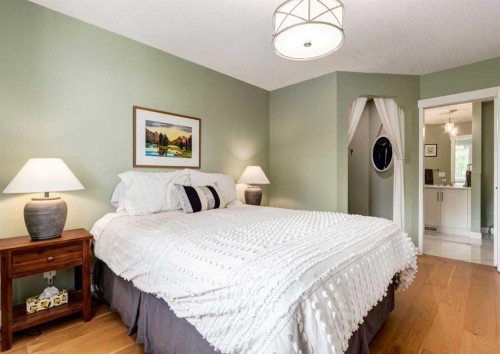 6 Vandoos Villas Nw, Calgary, AB - Indoor Photo Showing Bedroom