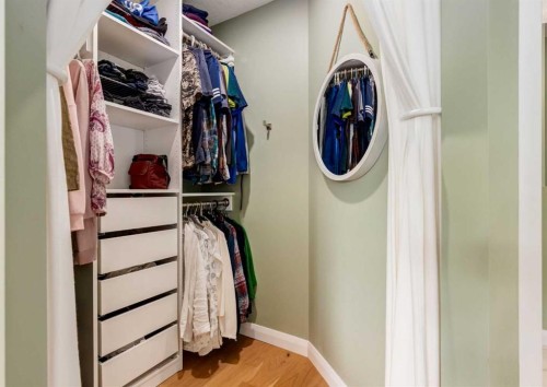 6 Vandoos Villas Nw, Calgary, AB - Indoor With Storage