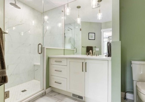 6 Vandoos Villas Nw, Calgary, AB - Indoor Photo Showing Bathroom
