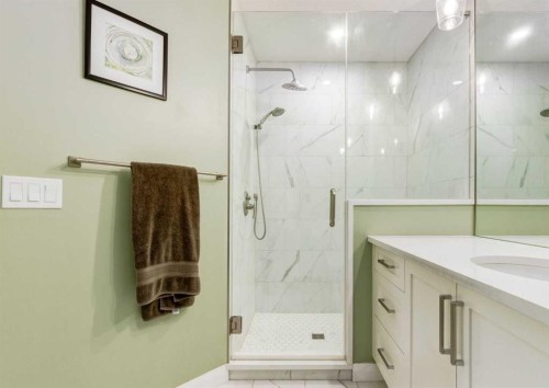 6 Vandoos Villas Nw, Calgary, AB - Indoor Photo Showing Bathroom