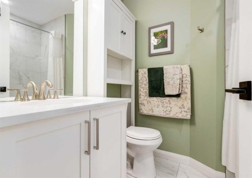 6 Vandoos Villas Nw, Calgary, AB - Indoor Photo Showing Bathroom