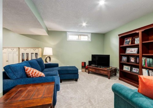 6 Vandoos Villas Nw, Calgary, AB - Indoor Photo Showing Other Room