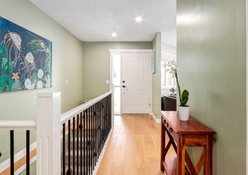 6 Vandoos Villas Nw, Calgary, AB - Indoor Photo Showing Other Room