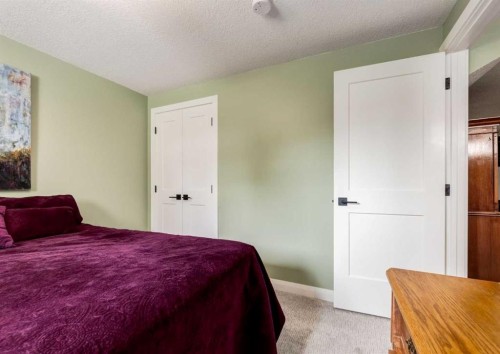 6 Vandoos Villas Nw, Calgary, AB - Indoor Photo Showing Bedroom