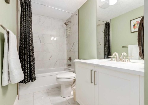 6 Vandoos Villas Nw, Calgary, AB - Indoor Photo Showing Bathroom
