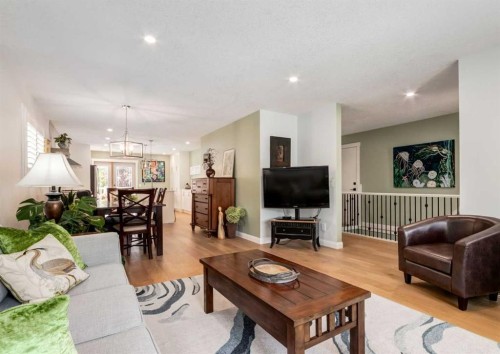 6 Vandoos Villas Nw, Calgary, AB - Indoor Photo Showing Living Room