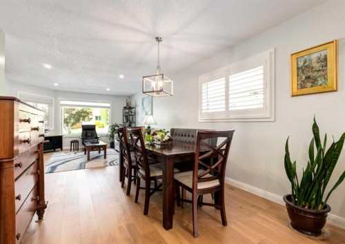 6 Vandoos Villas Nw, Calgary, AB - Indoor Photo Showing Dining Room