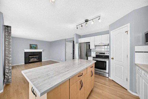 65 Tuscarora Place Nw, Calgary, AB - Indoor Photo Showing Kitchen