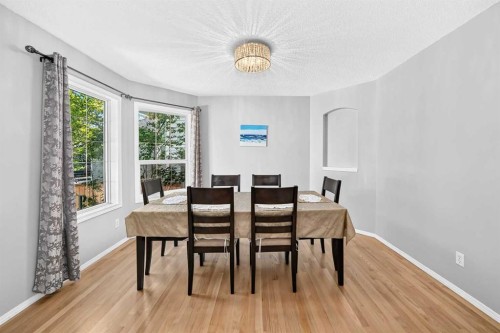 65 Tuscarora Place Nw, Calgary, AB - Indoor Photo Showing Dining Room