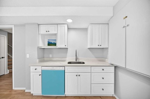 65 Tuscarora Place Nw, Calgary, AB - Indoor Photo Showing Kitchen