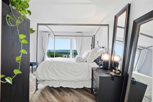 173 Tuscany Ridge View Nw, Calgary, AB - Indoor Photo Showing Bedroom