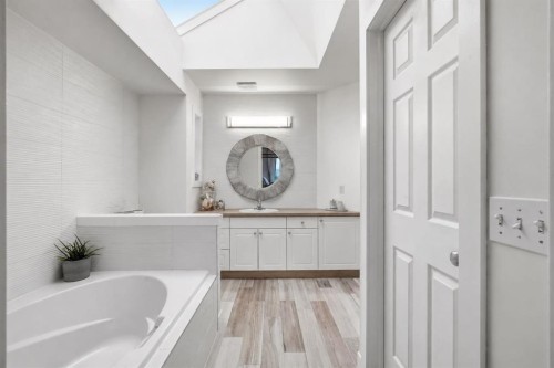 173 Tuscany Ridge View Nw, Calgary, AB - Indoor Photo Showing Bathroom