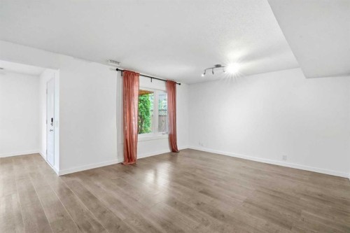 173 Tuscany Ridge View Nw, Calgary, AB - Indoor Photo Showing Other Room