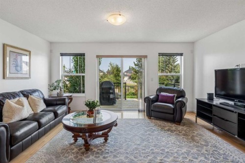 16 Cranberry Green Se, Calgary, AB - Indoor Photo Showing Living Room